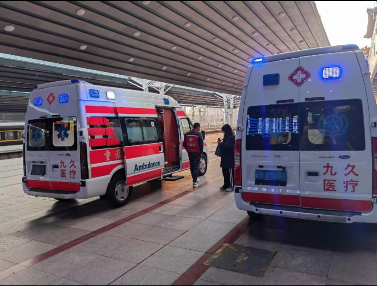 凤山县救护车长途转运